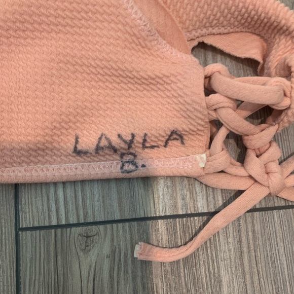 Pink scalloped high-waisted bikini - Picture 3 of 4